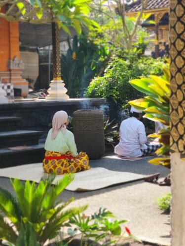 Purification, Palm Reading, and Trauma Healing within Balinese Tradition photo review