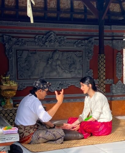 Click to view full screen Ubud: Hidden Heritage of Palm Reading, Unlocking Ancient Wisdom photo review